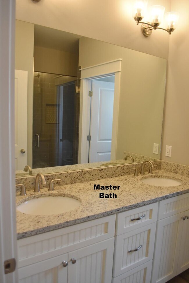 Foto del edificio - 3 Bedroom 2 Bath Custom Craftsman Available in Freeport