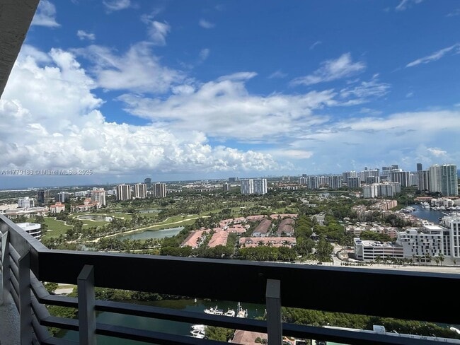 Foto del edificio - 3530 Mystic Pointe Dr