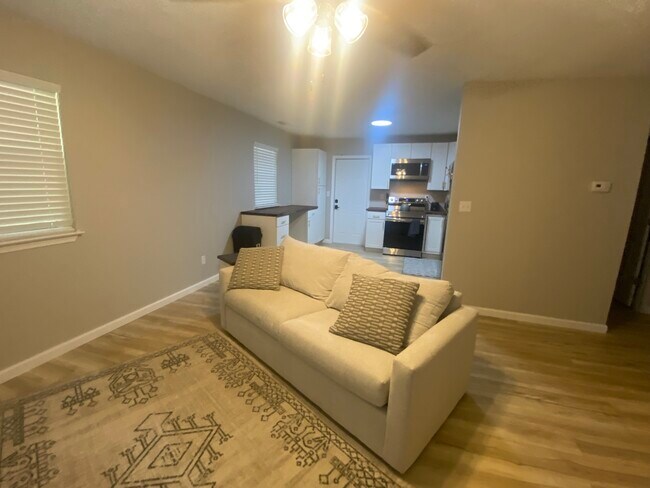 Foto del edificio - 110 Hawkins Rd