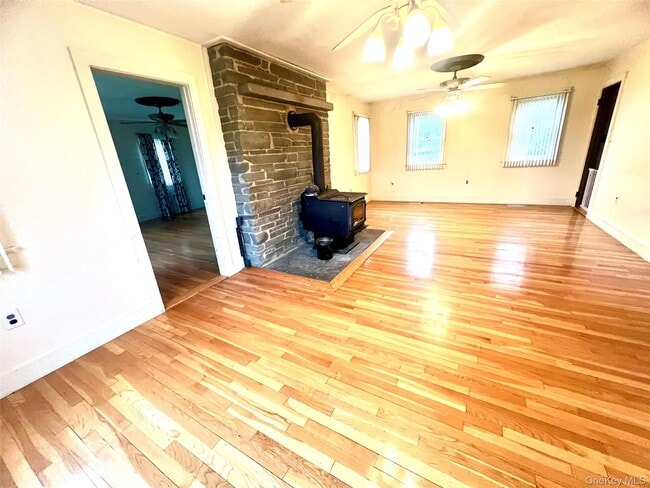 Building Photo - 57 Hubbard Rd