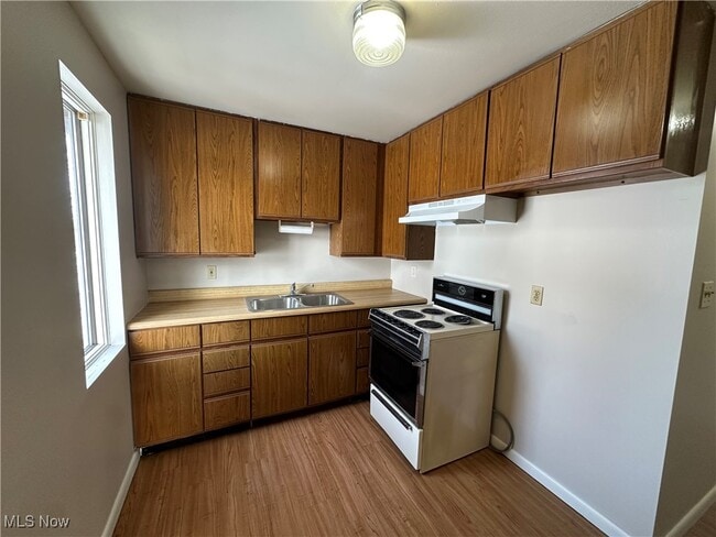 Building Photo - 761 E Park Ave