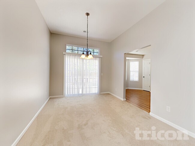 Foto del edificio - 319 Quiet Grove Ln