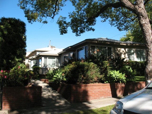 Prime Burbank Hillside 6-Unit Building - 611 E San Jose Ave