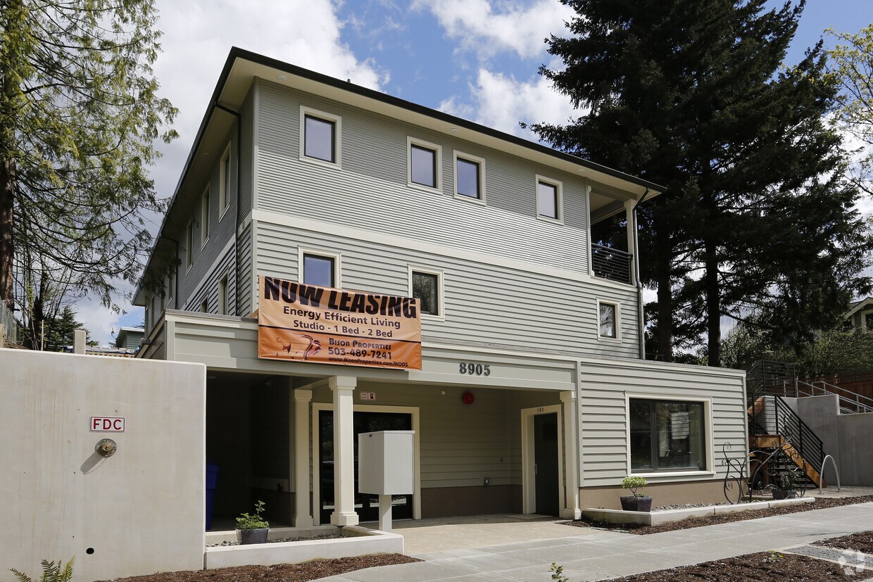 Building Photo - 8905 N Edison St