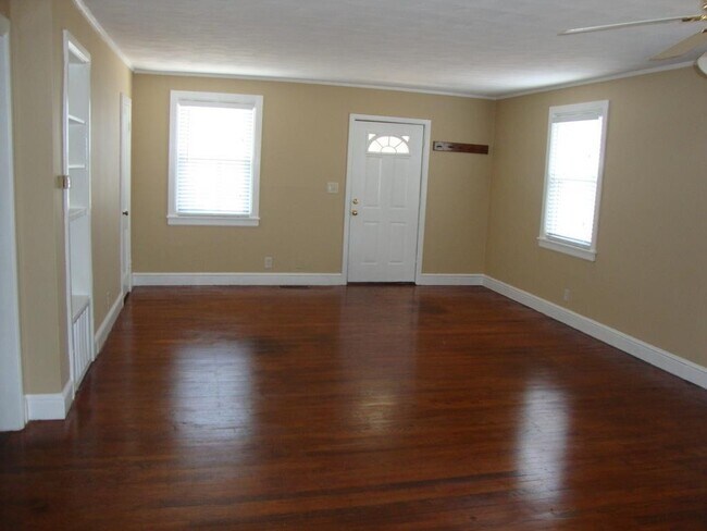 Building Photo - 311 2nd Ave