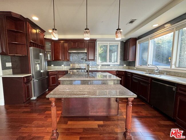 Building Photo - 7288 Woodrow Wilson Dr