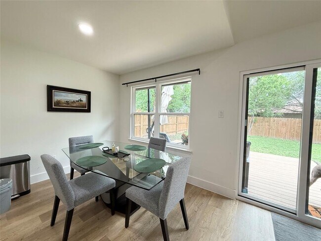 Foto del edificio - 4404 Sarasota Dr