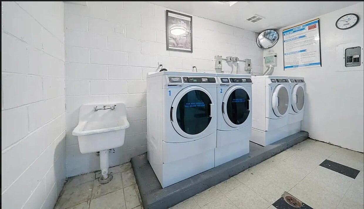 Building Photo - Just Listed Charming Studio in the heart of Hell’s Kitchen