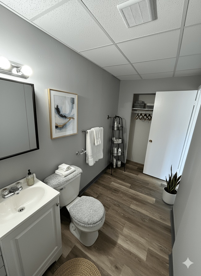 Building Photo - 1116 Elmwood