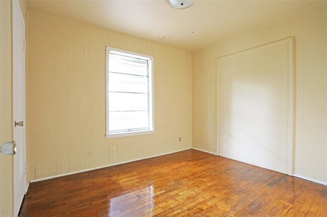 Building Photo - 302 N Beauregard St
