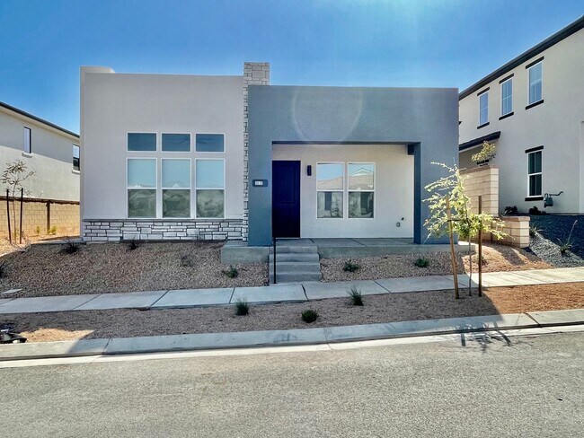 Foto del edificio - Like New! Three Bedroom Home in Desert Color