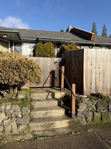 Photo - Bright 2-Bedroom Tri-plex, Near Parks and Transportation Apartment