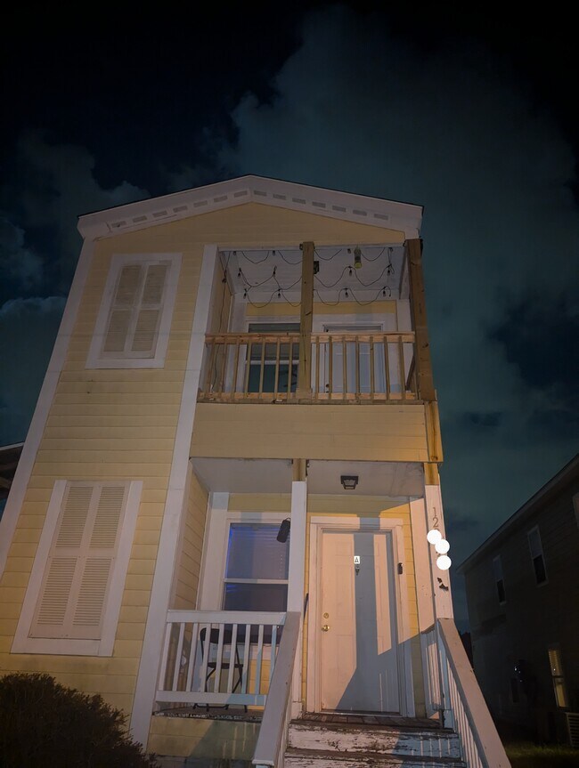 Building Photo - 12203 Artes St