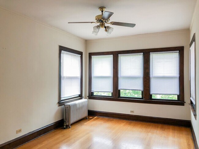 Foto del edificio - 3501 N Greenview Ave