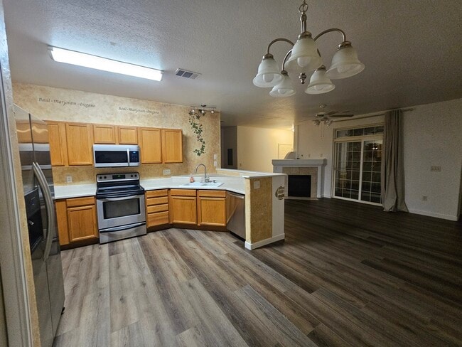 Spacious kitchen - 3282 E 103rd Dr