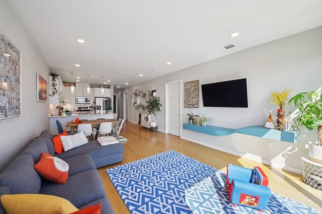 Building Photo - 306 New York Ave