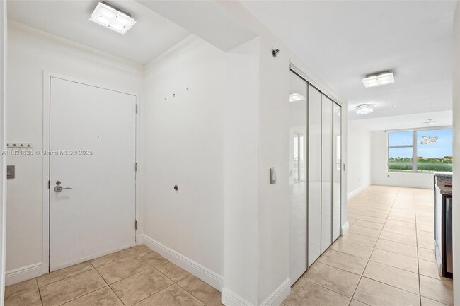 Building Photo - 2681 N Flamingo Rd