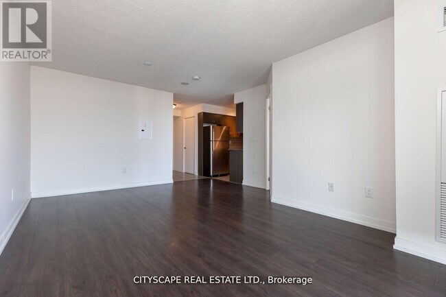 Photo du bâtiment - 812-812 Lansdowne Ave