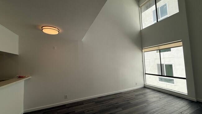 Foto del edificio - 7044 Hawthorn Ave