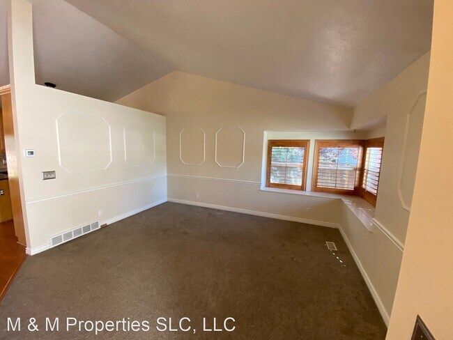 Foto del edificio - 4 br, 2.5 bath House - 601 E Cherry Plum C...