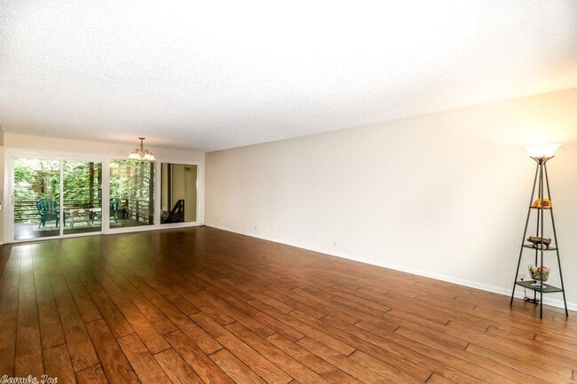 Building Photo - 6 Troza Ln