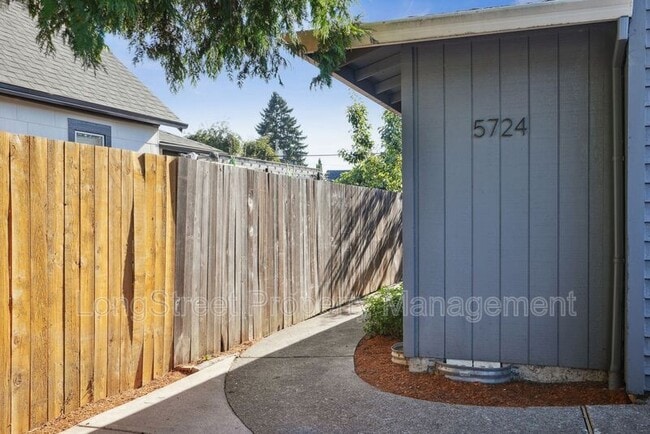 Foto del edificio - 5724 SE 83rd Ave
