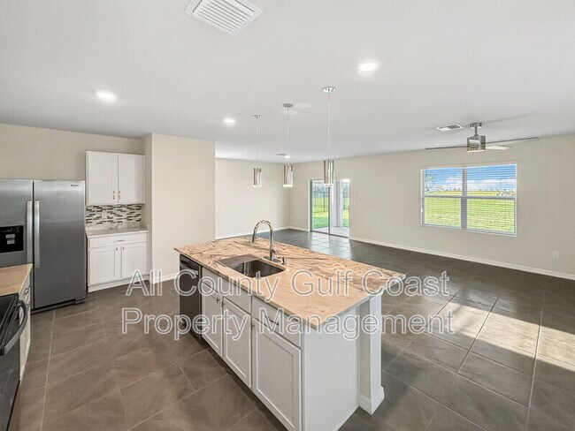 Foto del edificio - 3379 Hilltop Cir