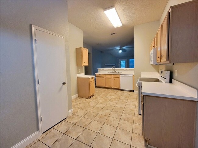 Foto del edificio - 829 Beaver Creek Dr