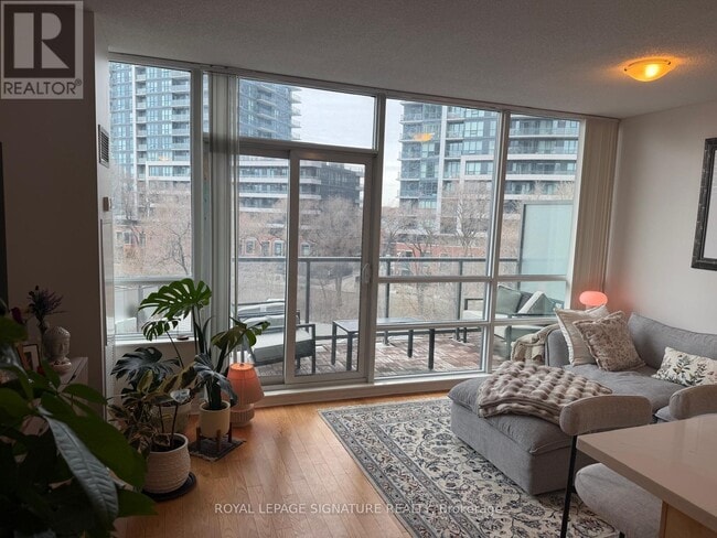 Building Photo - 2230 Lake Shore Blvd W