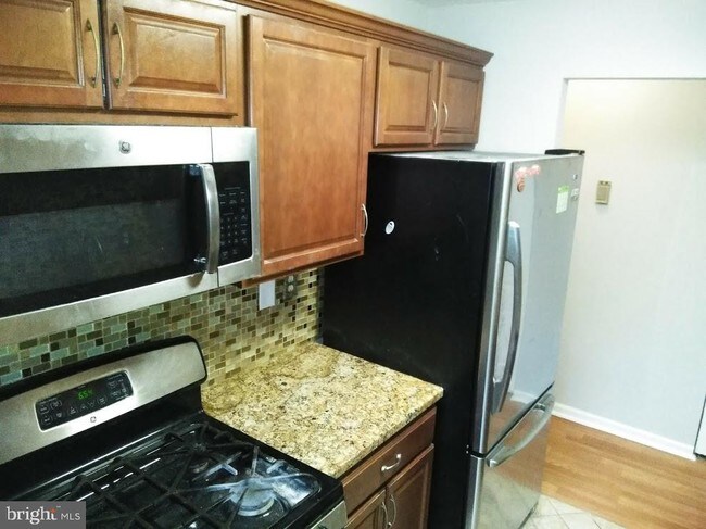Building Photo - 7096 Spring Garden Dr