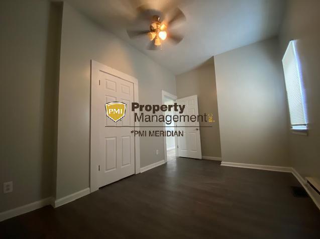 Foto del edificio - 1 bed 1 bath renovated unit- 46221