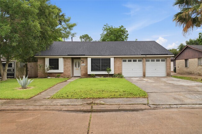 Building Photo - 11711 Roos Rd