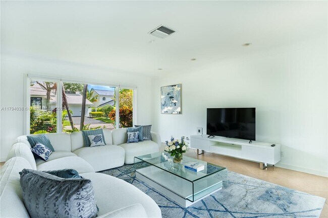 Foto del edificio - 3080 NE 43rd St