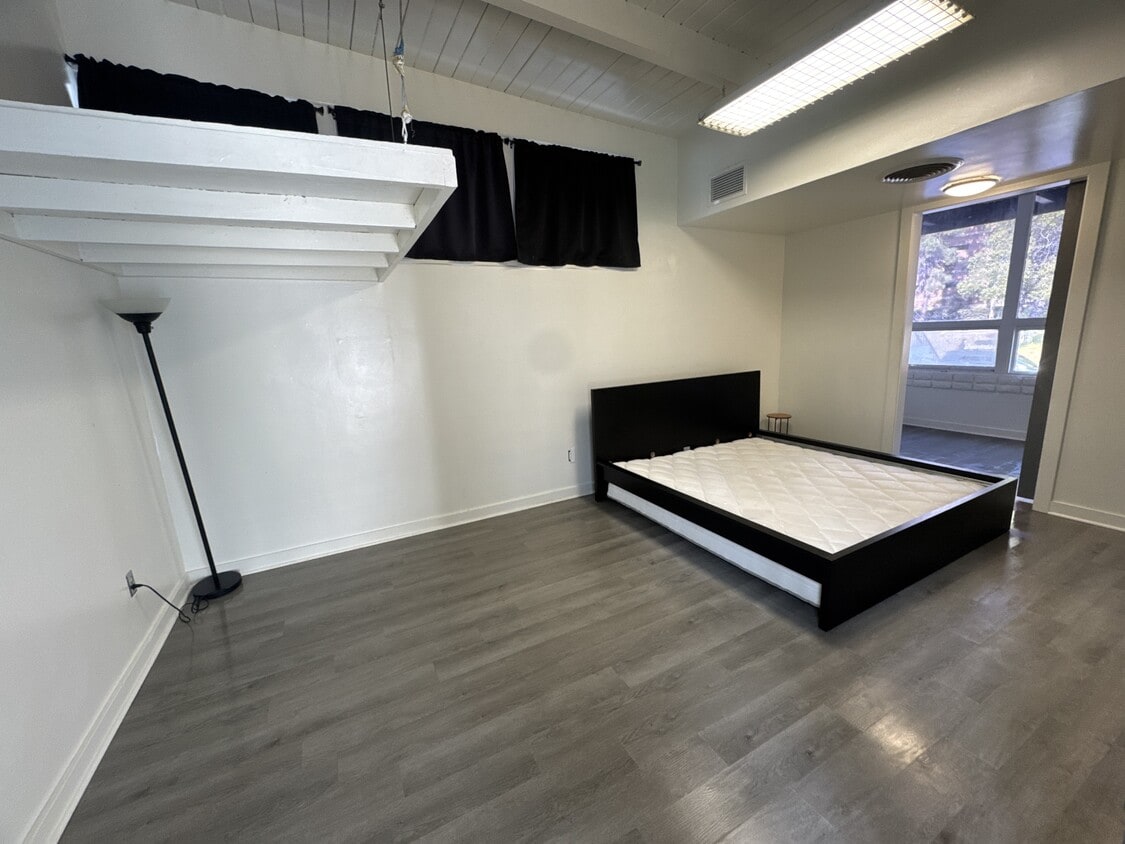 Foto principal - 547 Gayley Ave