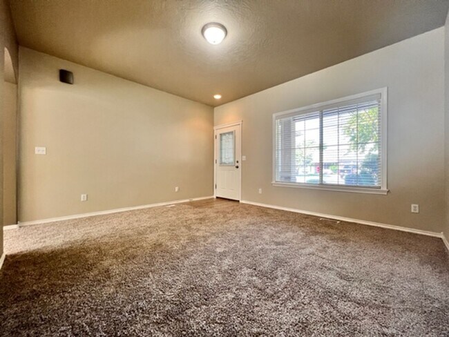 Building Photo - Meridian Home In Desirable Area w/ 3 Car G...