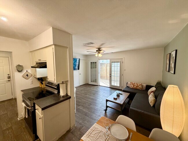Building Photo - 2218 Mission Hill Dr