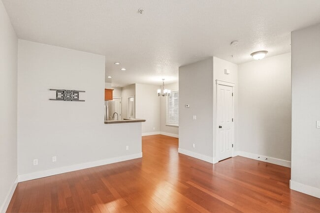 Building Photo - Just Listed!! 2 Bedroom, 2.5 Bathroom Townhouse in Arbor Villebois!