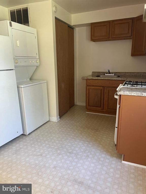 Foto principal - 9012 Merrimack Dr