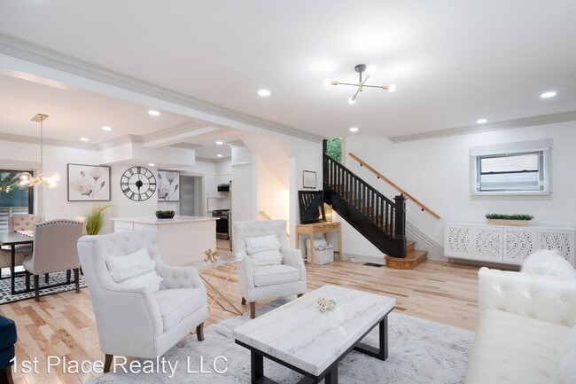 Building Photo - 5 br, 4.5 bath House - 1465 Lockbourne Rd