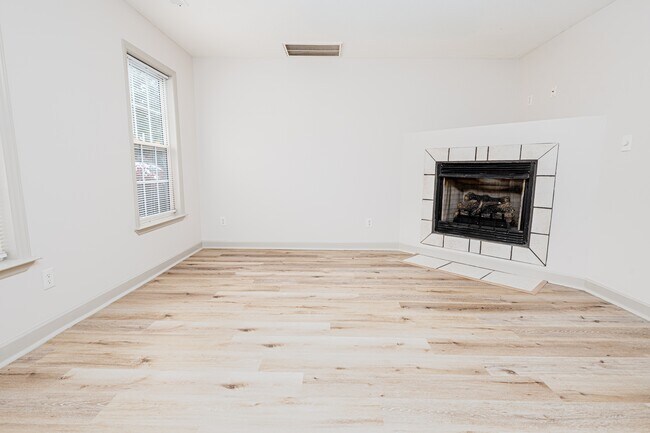 Building Photo - 614 Walnut Dr