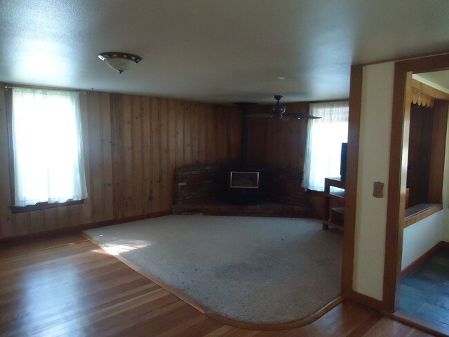 Building Photo - 3 br, 2 bath House - 214 E Hayden Ave