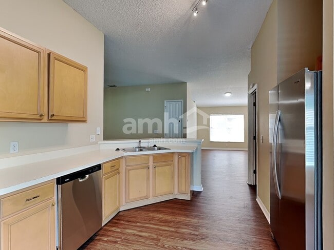 Foto del edificio - 875 Sedgewood Cir