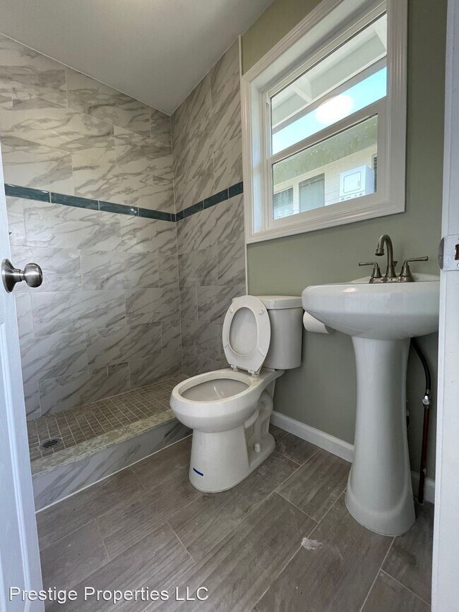 Foto del edificio - 4 br, 3 bath House - 217 N Kuakini Street