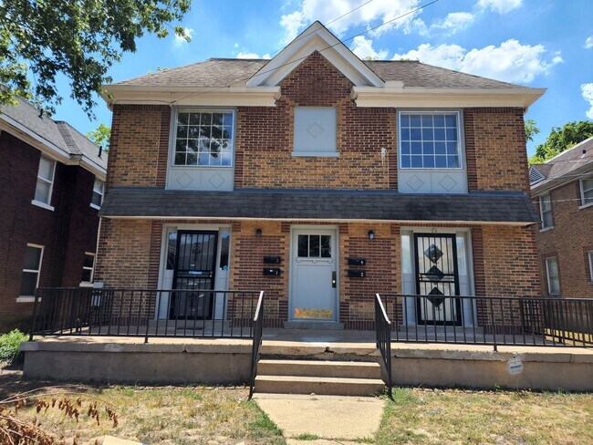 Building Photo - 2381 Forrest Ave