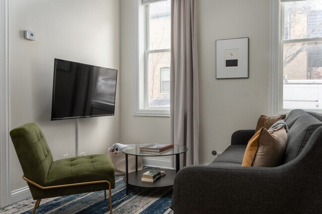 Foto del edificio - 846 N Hermitage Ave