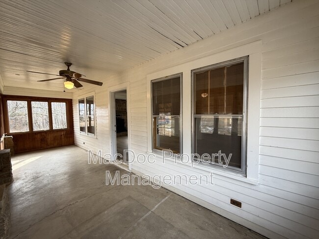 Building Photo - 885 Truslow Rd