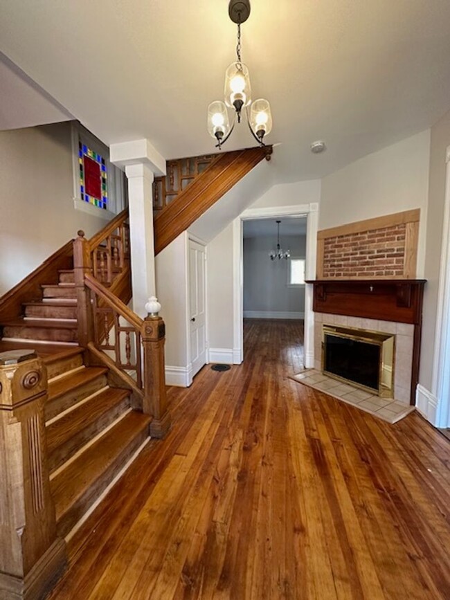 Building Photo - 4 Bedroom House in Tyrone Available June 1st