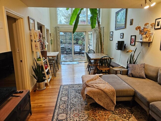 Building Photo - 155 Bradley St