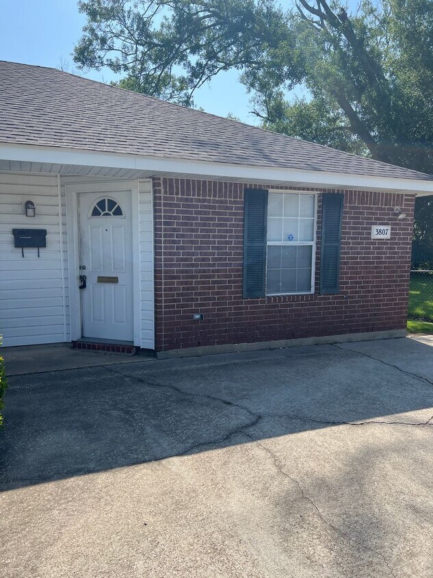 Primary Photo - 2 Bedroom 2 bath apartment for lease