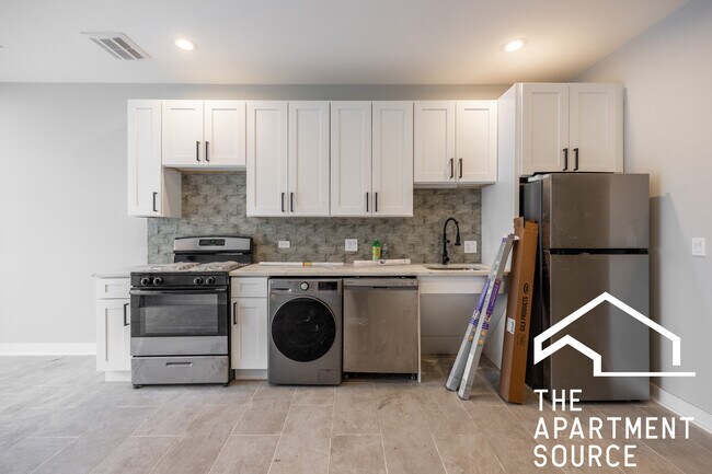 Building Photo - 5416 W Belmont Ave